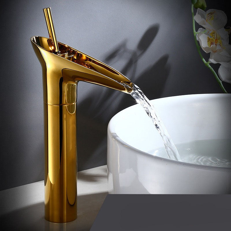 Luxe antieke koperen fittingen- elegante, duurzame mengtap voor warm en koud water