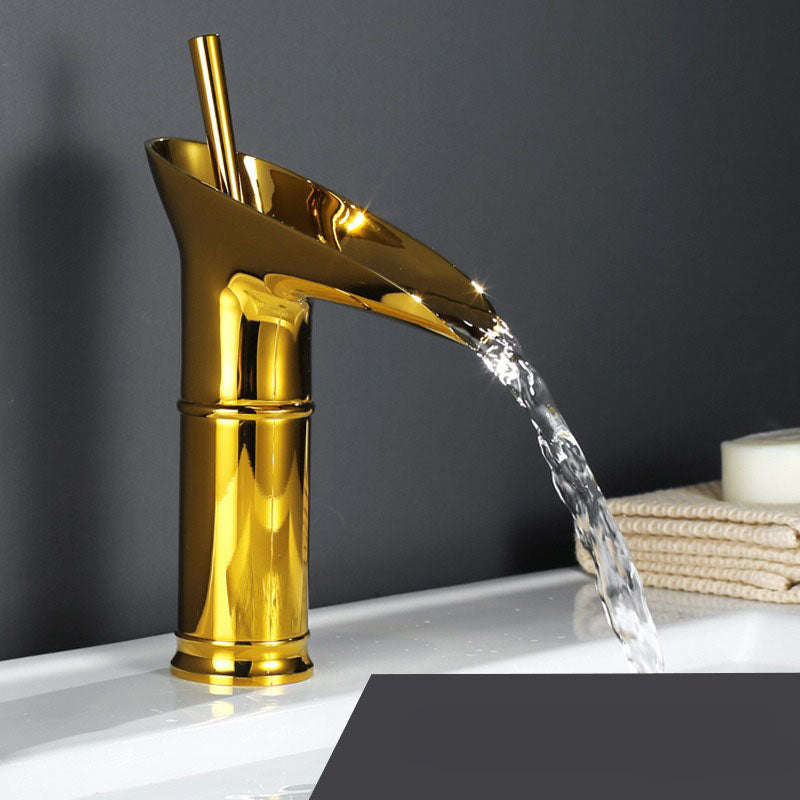 Luxe antieke koperen fittingen- elegante, duurzame mengtap voor warm en koud water