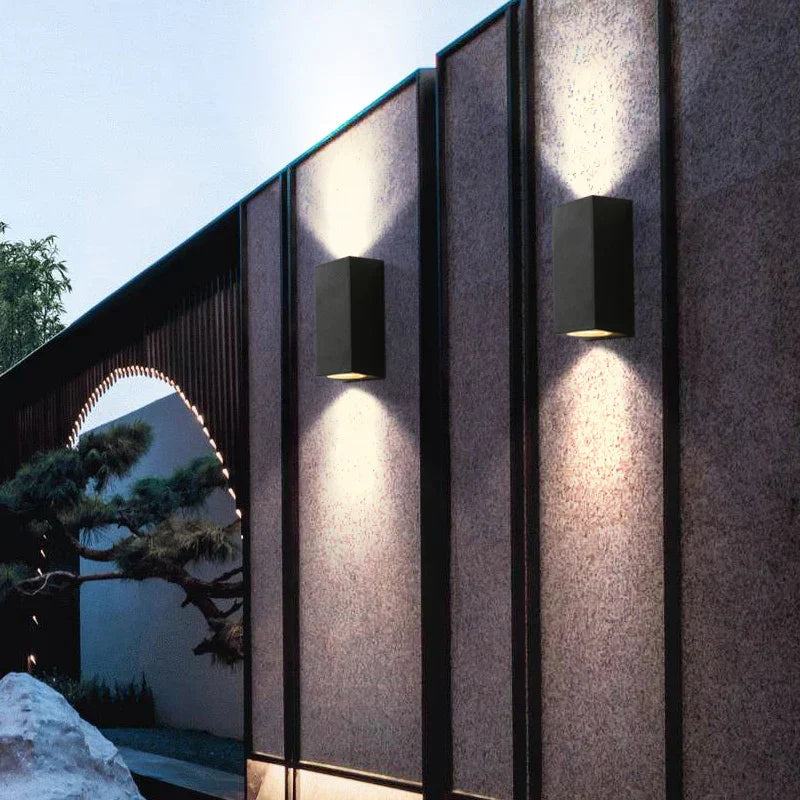 Moderne buitenwandlamp met waterdichte behuizing en energiezuinige ledverlichting