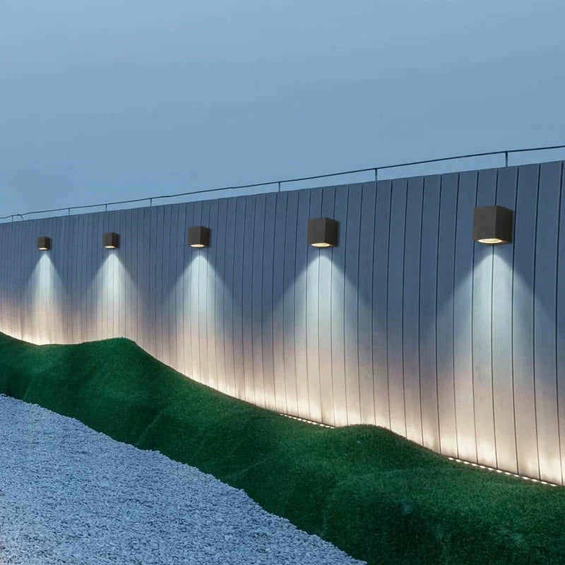 Moderne buitenwandlamp met waterdichte behuizing en energiezuinige ledverlichting