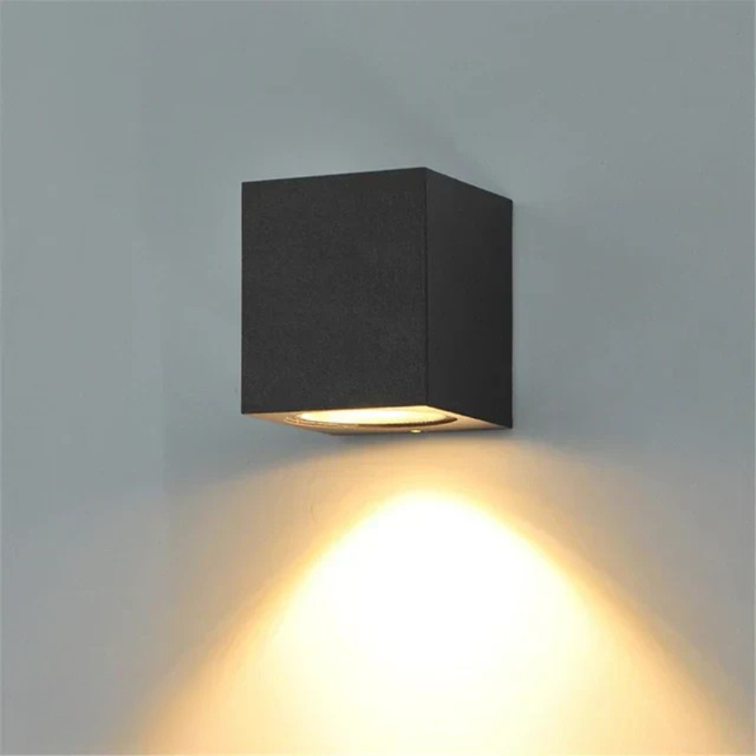 Moderne buitenwandlamp met waterdichte behuizing en energiezuinige ledverlichting