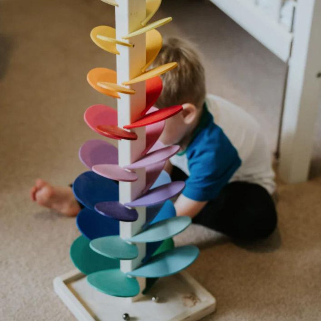 Montessori Knikkerboom – Educatief speelgoed voor kinderen van 2 jaar met motorische en auditieve stimulatie