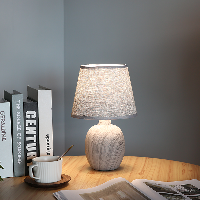 Moderne LED Tafellamp – Oplaadbaar & Verstelbare Helderheid – Energiebesparend Ontwerp