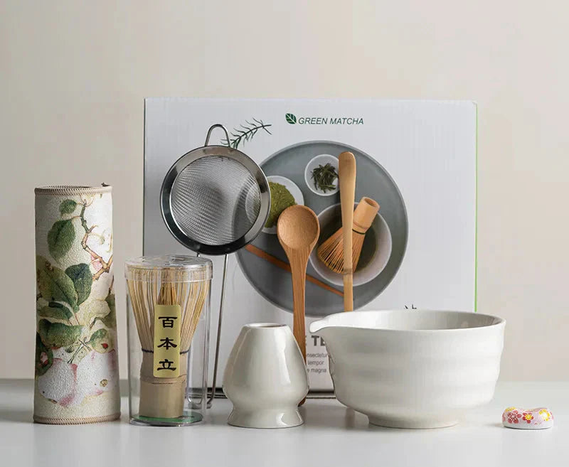 8-Delig Matcha Set met Keramische Kom, Bambus Klopper en Melkschuimer in Sakura Design voor Authentieke Thee-ervaring