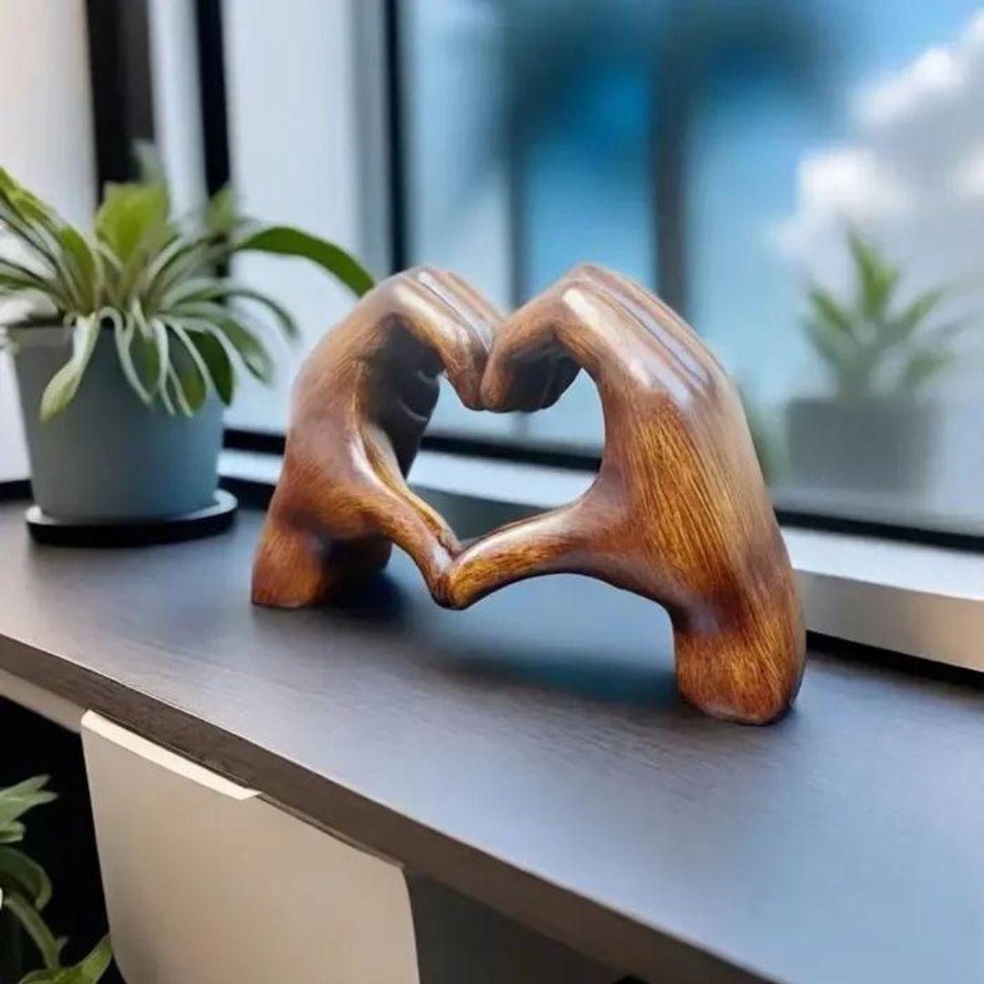 Handgemaakte Houten Decoratie in Hartvorm – LoveSculpt voor Warmte en Liefde in Huis