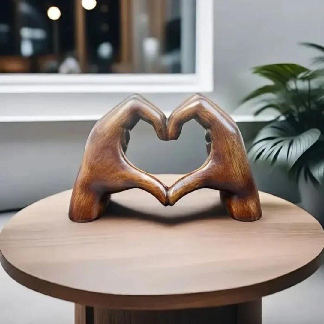 Handgemaakte Houten Decoratie in Hartvorm – LoveSculpt voor Warmte en Liefde in Huis
