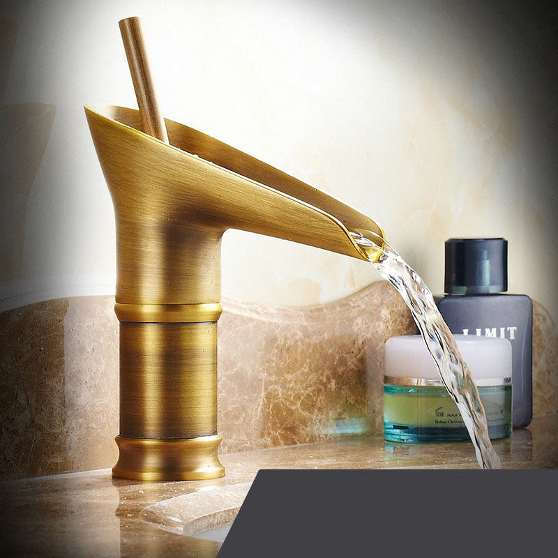 Luxe antieke koperen fittingen- elegante, duurzame mengtap voor warm en koud water