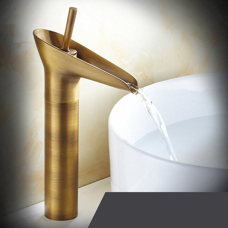 Luxe antieke koperen fittingen- elegante, duurzame mengtap voor warm en koud water