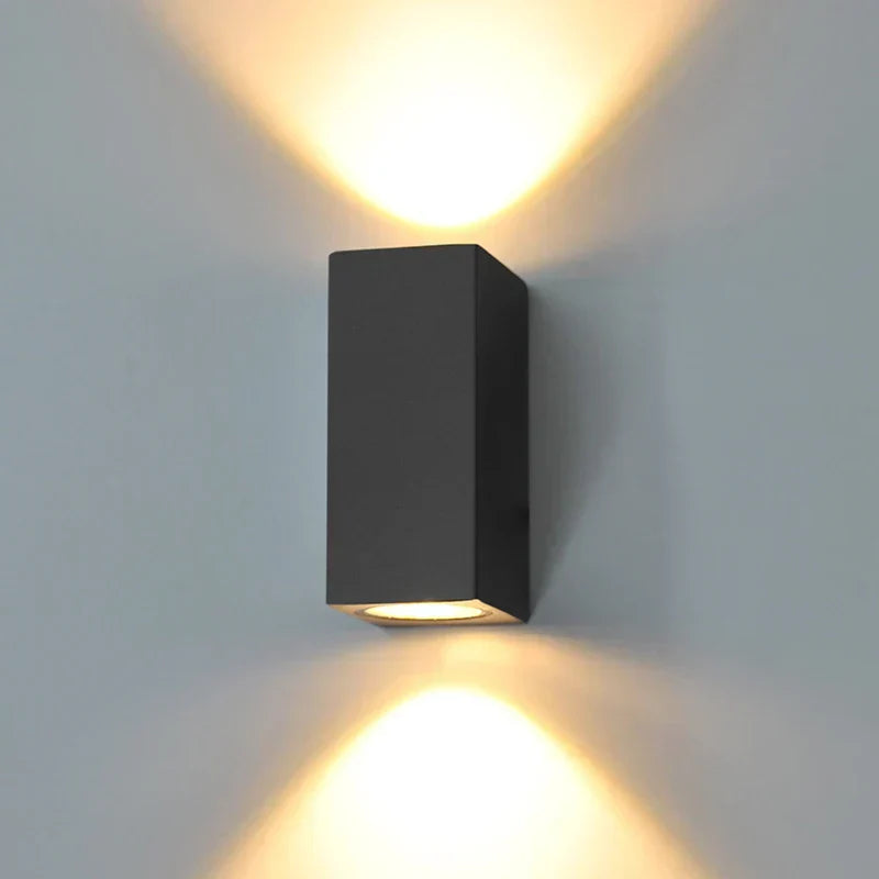 Moderne buitenwandlamp met waterdichte behuizing en energiezuinige ledverlichting
