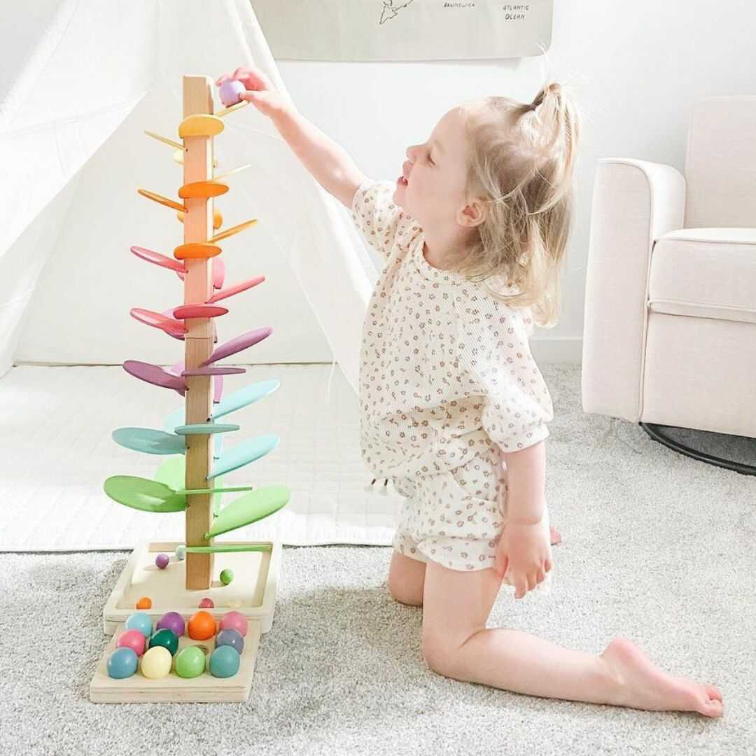 Montessori Knikkerboom – Educatief speelgoed voor kinderen van 2 jaar met motorische en auditieve stimulatie