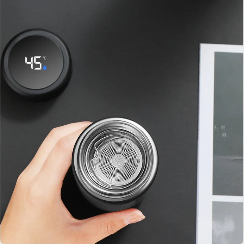 Geïsoleerde fles 500 ml met LCD-temperatuurdisplay - dubbelwandig en BPA-vrij voor warme en koude dranken